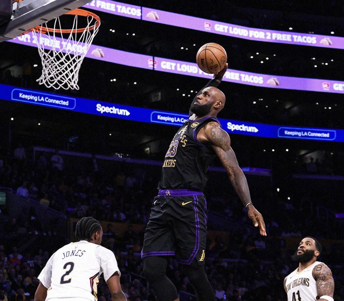 开云线上入口-詹姆斯常规赛20+5+5场次高达966场，稳居历史第一